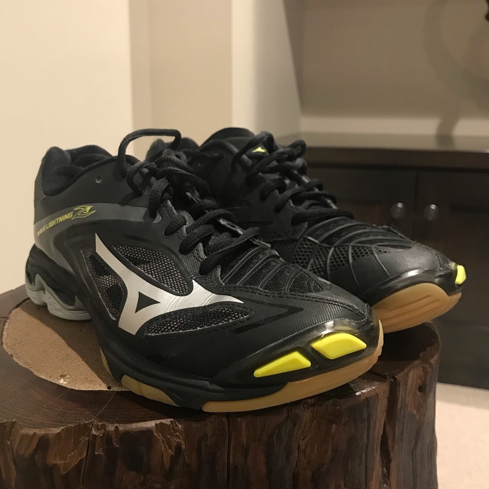 Black Mizuno wave lighting volleyball shoes